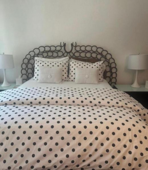 Perfect Inside Downtown Aspen Location! Romantic 1300 ft, 4 Blocks or 396 m, to AJAX or Aspen Mountain